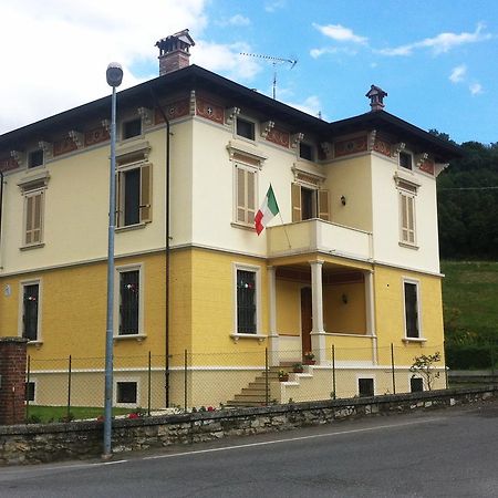 Villa Dircea CastellʼArquato Exteriör bild