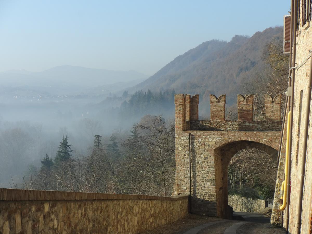 Villa Dircea CastellʼArquato Exteriör bild
