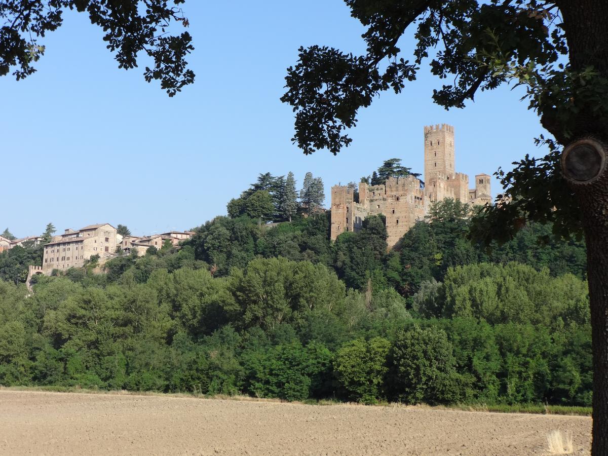 Villa Dircea CastellʼArquato Exteriör bild